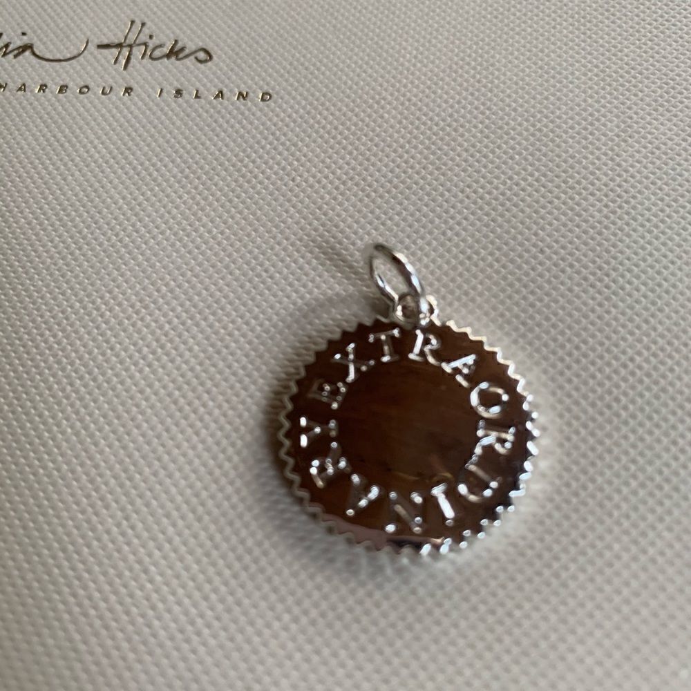 India Hicks Token - Extraordinary - Silver